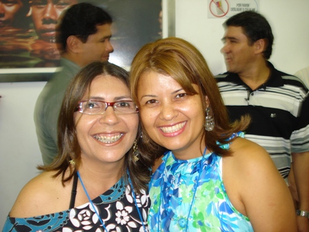 Eu e Ana Célia, ex-diretoras-técnicas, curtindo a Feira