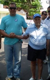 Com o neto, Alexandre, votando na eleição de 2008