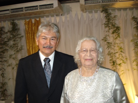 D. Diva em seu aniversário de 90 anos, com o filho José