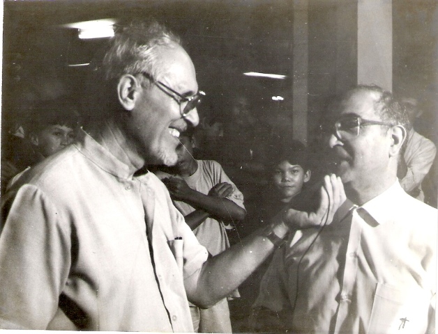 1991 Pe José Busato entrevistando o Bispo Dom Luis  Soares -