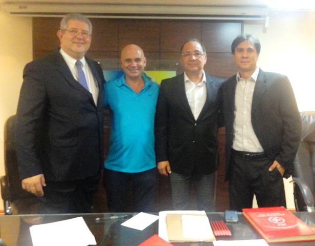 Barreto com os promotores, Eder Abreu, Pedrosa e Jander Vilhena. 