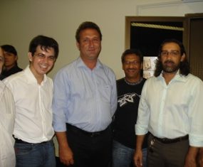 Flashes do concorrido lançamento do livro de Charles Chelala