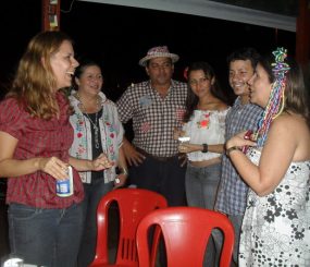 Arraiá dos Nordestinos, promovido pela jornalista Dulcivânia Freitas e pela professora Verônica.