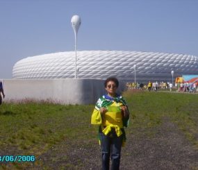 Clara Banha e seu filho João Júlio na Copa da Alemanha em 2006.