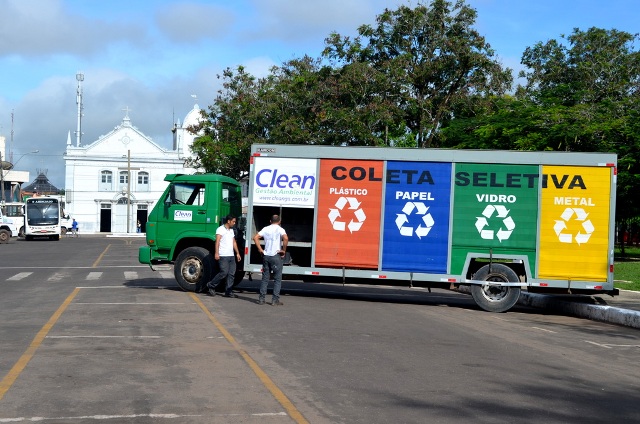 100 Dias: Macapá tem novos carros de limpeza e rota de coleta do lixo