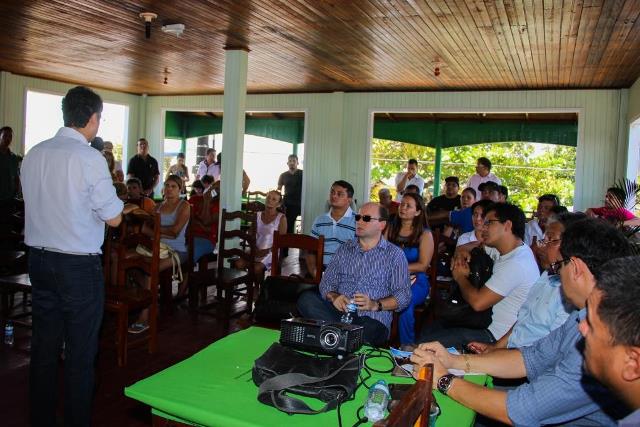 Macapá Verão: prefeito Clécio reúne-se com donos de bares e restaurantes de Fazendinha