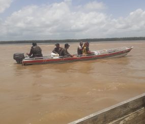 ICMBio resgata cinco tripulantes à deriva na Costa do Amapá