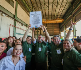 ‘São famílias que voltam a ter dignidade com a geração de mil empregos’, afirma Clécio ao entregar licença que autoriza retomada da mineração no Amapá