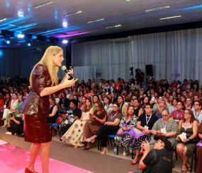 Atriz Deborah Secco abre ciclo de palestras do ‘ELAS’ 2026 e destaca temas como posicionamento, estratégia e coragem para consolidar marca de sucesso