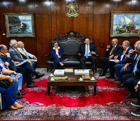 Em encontro com centrais sindicais, Davi reafirma compromisso com diálogo sobre PEC que trata do fim da escala 6×1