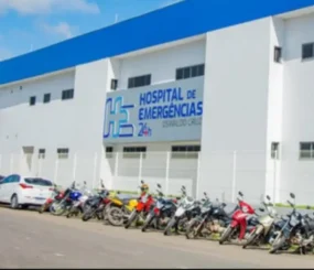 Hospital de Emergência orienta familiares sobre assistência farmacêutica oferecida aos pacientes internados